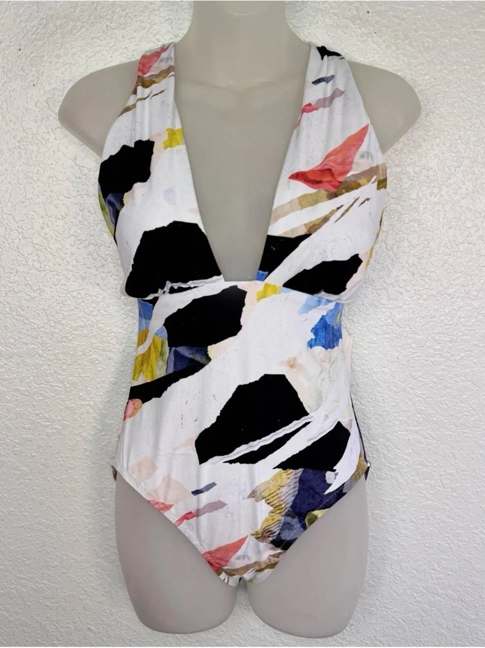 New! Calia Carrie Underwood One-Piece Swimsuit size 8 NWT Modest Collage Cutout
